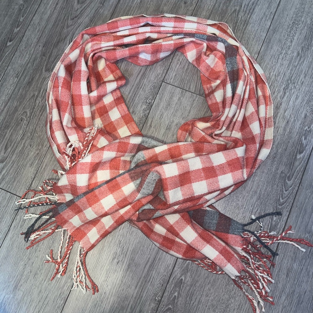 Pink wool scarf